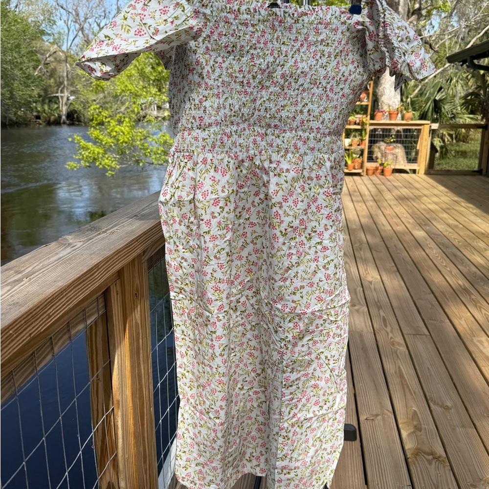 🌺 J CREW Short Sleeved Smocked Dress in Meadow Floral. - Picture 2 of 7
